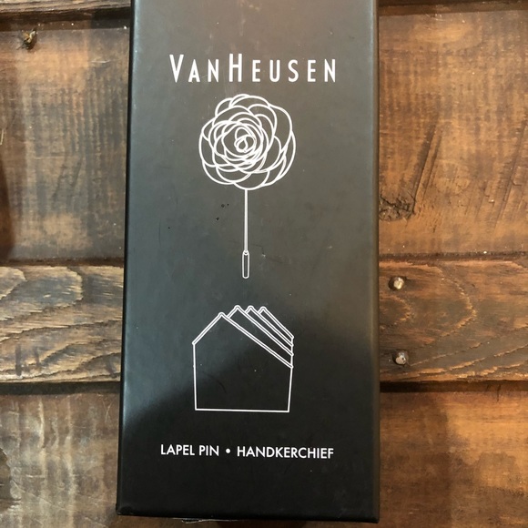 NIB Van Heusen Lapel pin and handkerchief box set men’s - Picture 3 of 3